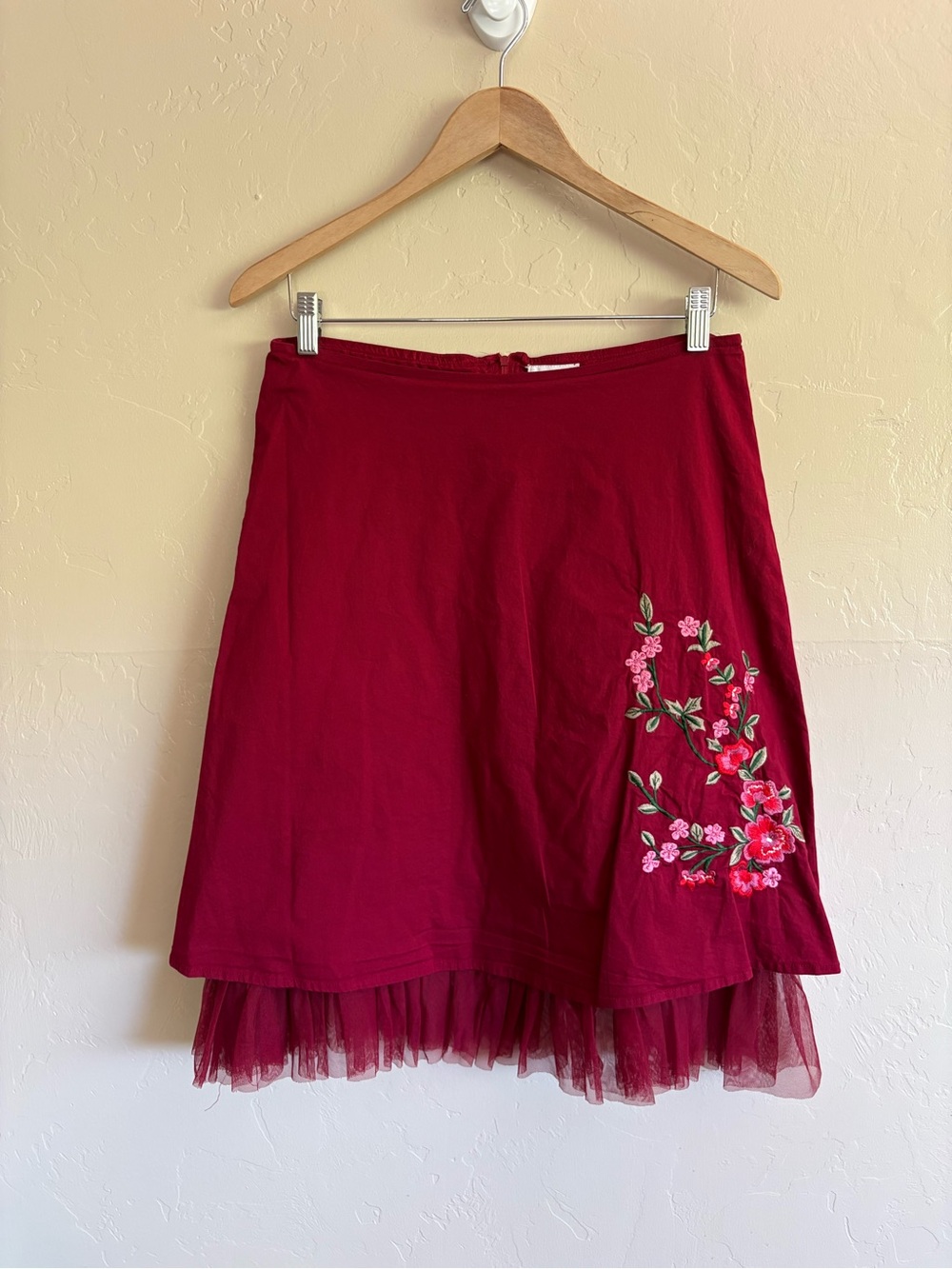 2000s Charlotte Russe Y2K Vintage Tulle Hem Floral Embroidered Knee Length Skirt